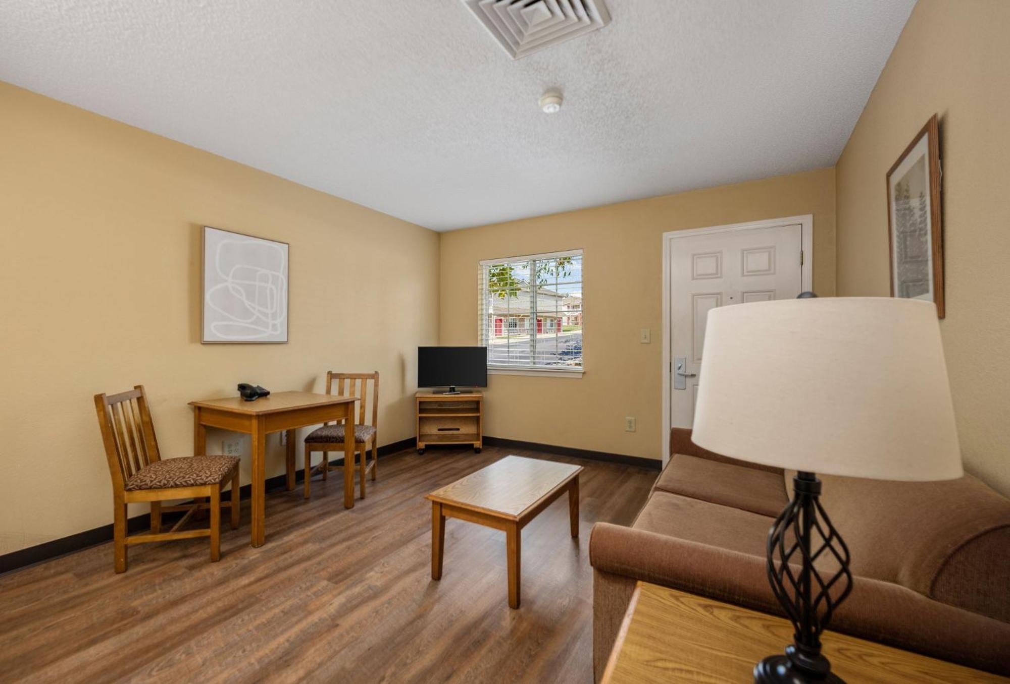 Affordable Suites Уилсън Екстериор снимка